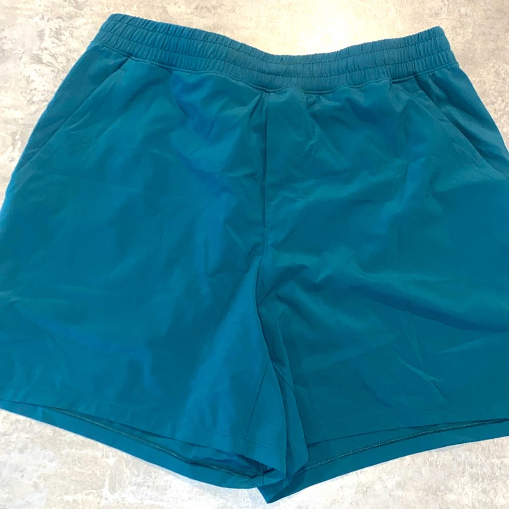 Lulu Pacebreaker blueish green
- Linerless
- Size Large 5” Inseam
